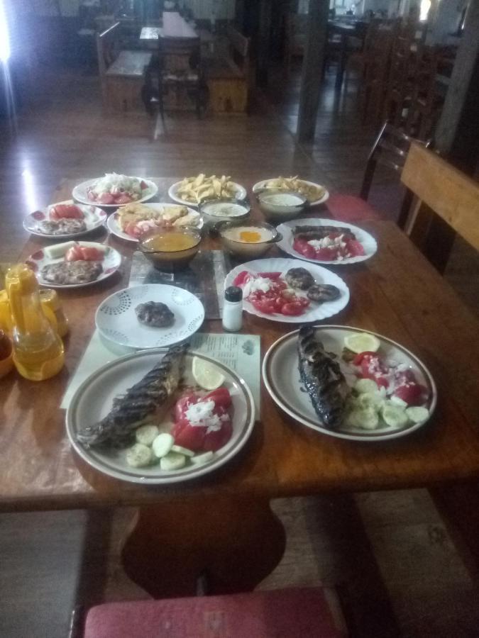 Family Hotel Shisharka 巴塔克 外观 照片
